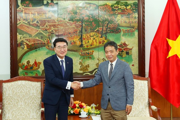 Thứ trưởng Bộ VHTTDL Hoàng Đạo Cương làm việc với Tập đoàn CJ Việt Nam - Anh 5