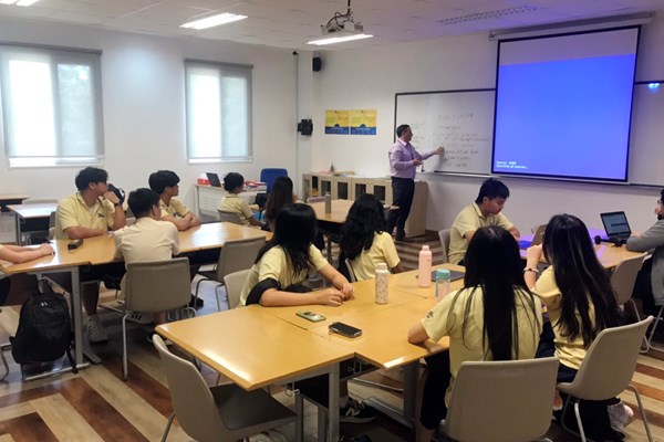 Trường Quốc tế Mỹ Việt Nam tổ chức học tập trở lại - Anh 2