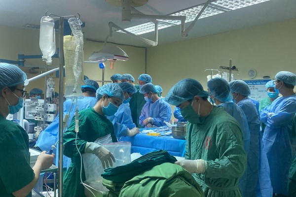 Lần đầu tiên lấy và ghép tạng cứu sống nhiều bệnh nhân ngay tại tỉnh Quảng Ninh - Anh 1