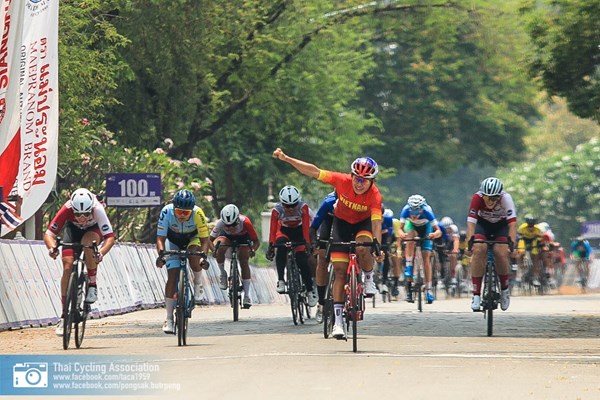 Tay đua nữ số 1 Việt Nam thắng chặng ấn tượng tại giải xe đạp quốc tế Thái Lan - Anh 1