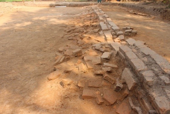 Kết quả khai quật khảo cổ học phế tích kiến trúc đường dẫn ở phía Đông tháp K- Mỹ Sơn - Anh 2