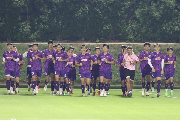 U23 Việt Nam tập buổi đầu tiên, thích nghi với múi giờ tại Qatar - Anh 1