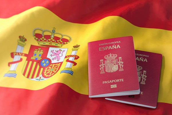 Tây Ban Nha sẽ bãi bỏ chương trình thị thực vàng - Anh 1