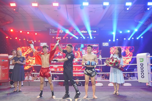 2 võ sĩ Kickboxing Việt Nam thắng áp đảo tại MAXFC 26 - Anh 2