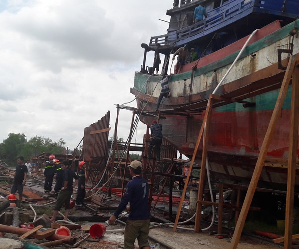 Phú Quốc: Vụ chìm tàu do phát nổ đã tìm được 2 thi thể - Anh 1
