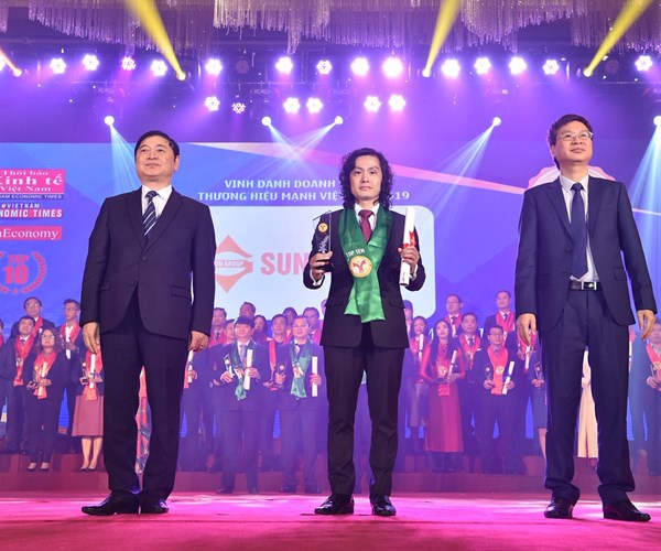 Sun Group lần thứ 3 liên tiếp được vinh danh “Top 10 thương hiệu mạnh Việt Nam - Anh 3