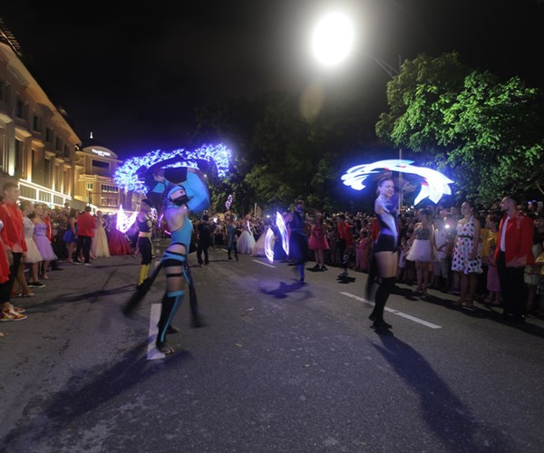 Carnival đường phố khuấy động Lễ hội Du lịch Biển Sầm Sơn 2019 - Anh 4