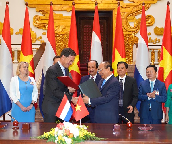 Thủ tướng Nguyễn Xuân Phúc hội đàm với Thủ tướng Hà Lan - Anh 3