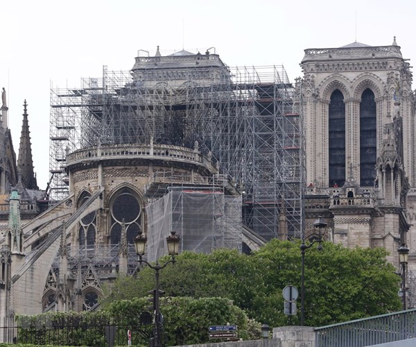 Nên giữ lại hồn xưa hay hiện đại hóa nhà thờ Đức Bà Paris? - Anh 1
