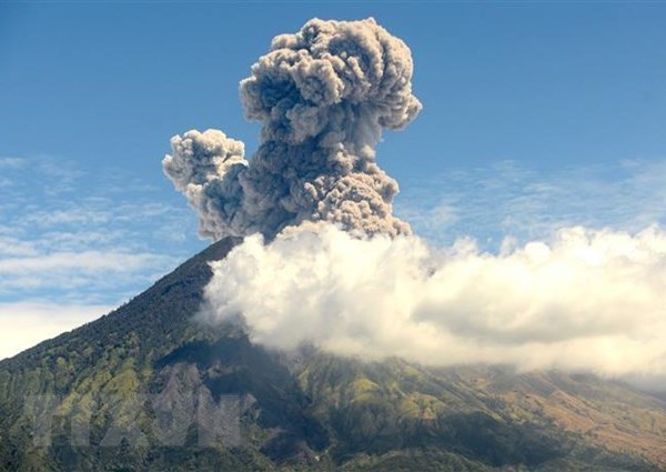 Indonesia: Núi lửa trên hòn đảo du lịch Bali lại thức giấc - Anh 1