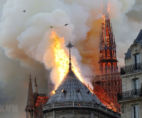 Hé lộ nguyên nhân gây ra vụ hỏa hoạn Nhà thờ Đức Bà Paris - Anh 1