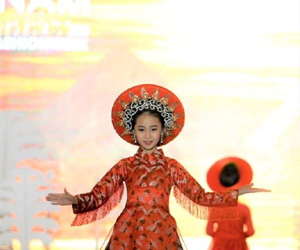 Nhiều điểm nhấn tại Tuần lễ thời trang trẻ em Quốc tế Việt Nam 2019 - Anh 2