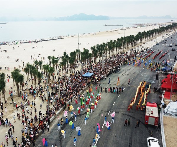 Diễu hành Carnaval khuấy động Hạ Long dịp nghỉ lễ 30.4-1.5 - Anh 7