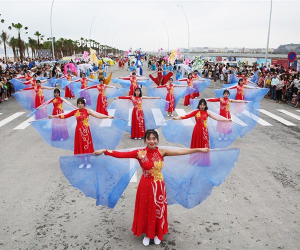 Diễu hành Carnaval khuấy động Hạ Long dịp nghỉ lễ 30.4-1.5 - Anh 3