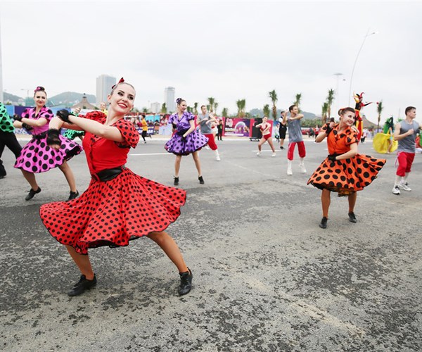 Diễu hành Carnaval khuấy động Hạ Long dịp nghỉ lễ 30.4-1.5 - Anh 2