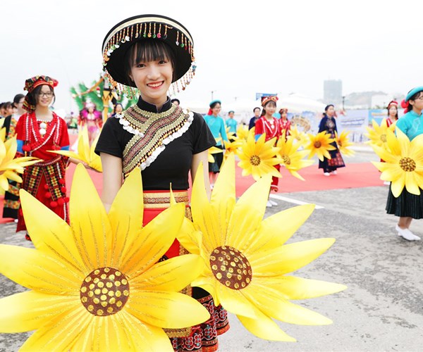 Diễu hành Carnaval khuấy động Hạ Long dịp nghỉ lễ 30.4-1.5 - Anh 5