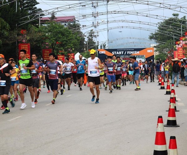 Hà Giang: Hơn 1.000 vận động viên tham gia Giải Marathon Quốc tế - Anh 1