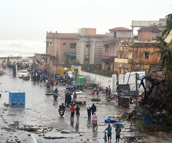 Siêu bão Fani gây thương vong lớn tại Ấn Độ và Bangladesh - Anh 1