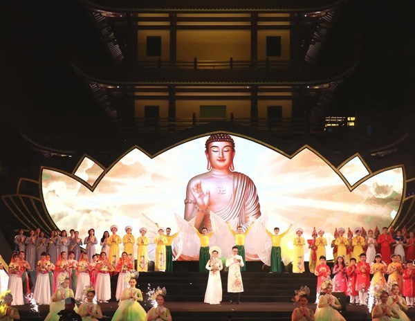 Đại nhạc hội 'Đóa sen thiêng' kính mừng Đại lễ Phật đản Vesak - Anh 1