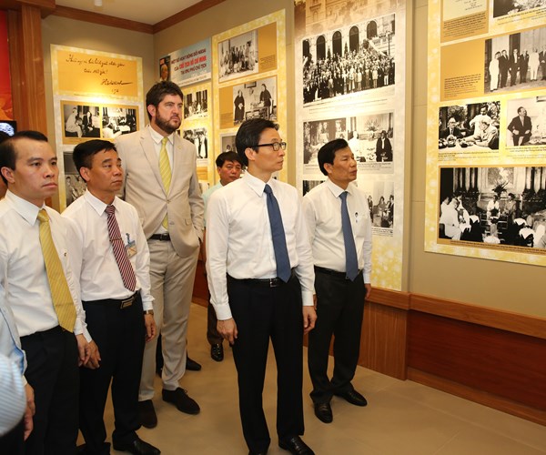 Khai trương Phòng trưng bày “Một số hoạt động của Chủ tịch Hồ Chí Minh tại Phủ Chủ tịch” - Anh 2