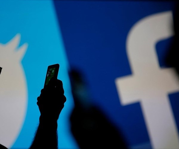 EU chỉ trích Facebook, Twitter chưa làm đủ khả năng chống tin giả - Anh 1