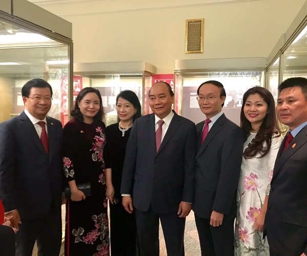 Thủ tướng Nguyễn Xuân Phúc thăm Triển lãm “Những nền văn hoá cổ Việt Nam” tại St.Petersburg - Anh 1
