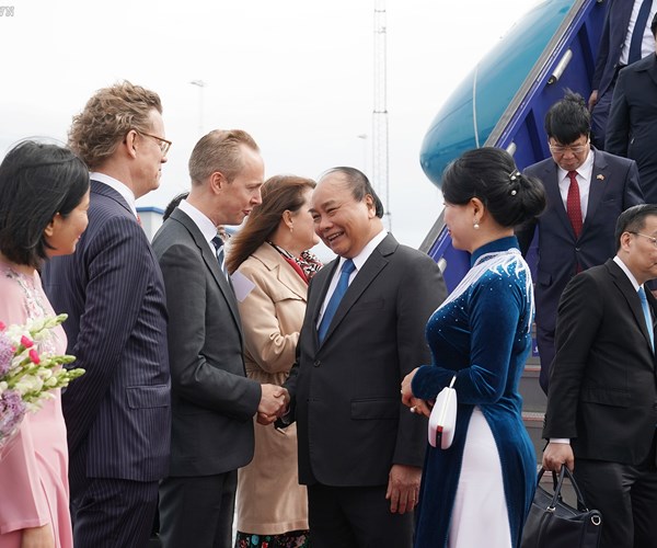 Thủ tướng đến Stockholm, bắt đầu thăm chính thức Thụy Điển - Anh 2