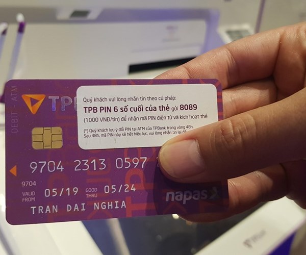 Các ngân hàng sẵn sàng chuyển đổi thẻ từ sang thẻ chip nội địa - Anh 2