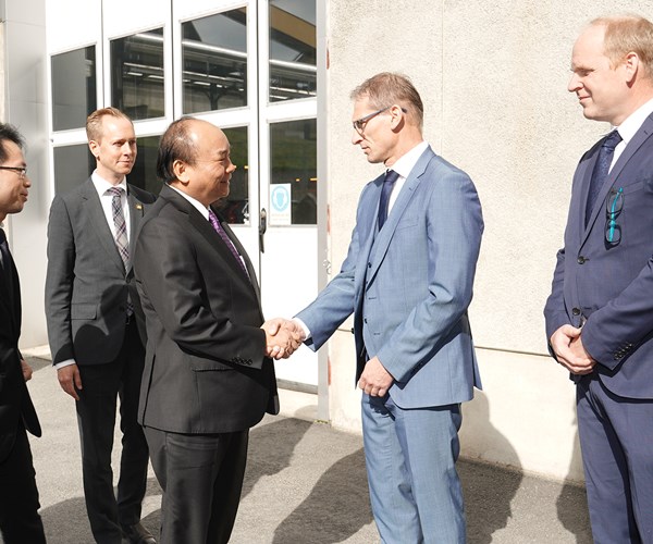 Thủ tướng thăm một số cơ sở công nghệ cao tại Thụy Điển - Anh 1