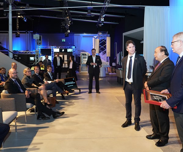 Thủ tướng thăm một số cơ sở công nghệ cao tại Thụy Điển - Anh 2