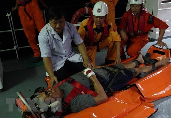 Đà Nẵng: Cấp cứu thuyền viên tàu nước ngoài bị nạn trên biển - Anh 1