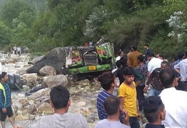 Tai nạn giao thông tại miền Bắc Ấn Độ, 55 người thương vong - Anh 1