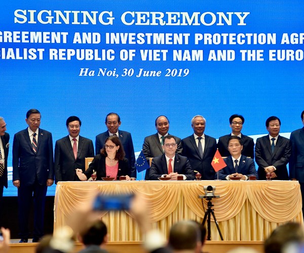 Thủ tướng Nguyễn Xuân Phúc chứng kiến Lễ ký EVFTA và IPA - Anh 1