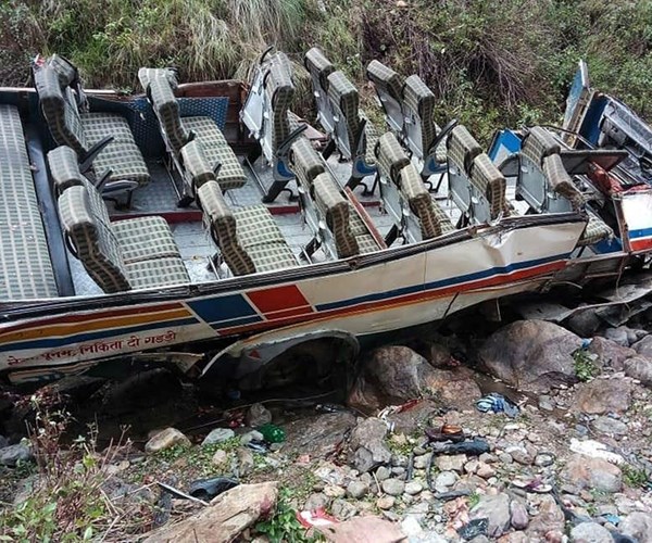 Tai nạn xe buýt thảm khốc ở Ấn Độ, ít nhất 31 người thiệt mạng - Anh 1