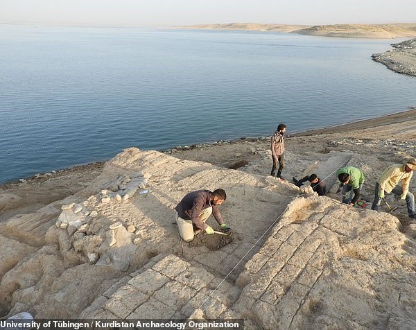 Cung điện 3.400 năm tuổi của đế chế cổ xưa bất ngờ lộ diện ở hồ nước Iraq - Anh 2