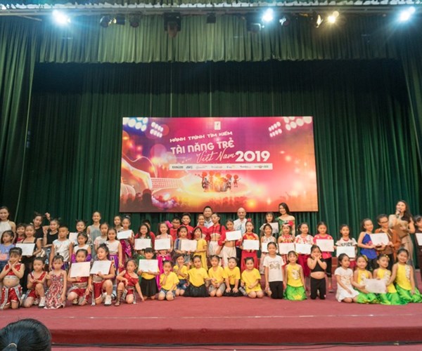 Chung kết Cuộc thi hành trình “Tìm kiếm tài năng trẻ Việt Nam” năm 2019 - Anh 1