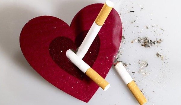 Phụ nữ hút thuốc lá có nguy cơ mắc bệnh tim mạch cao hơn nam giới - Anh 1