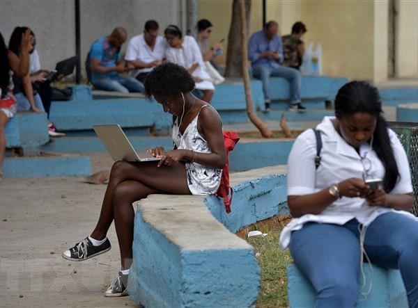 Cuba cung cấp dịch vụ Internet không dây Wi-Fi tại nhà riêng - Anh 1
