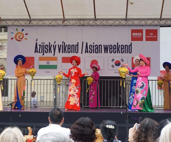 Đặc sắc văn hóa Việt Nam trong lễ hội Asian Weekend 2019 ở Slovakia - Anh 1