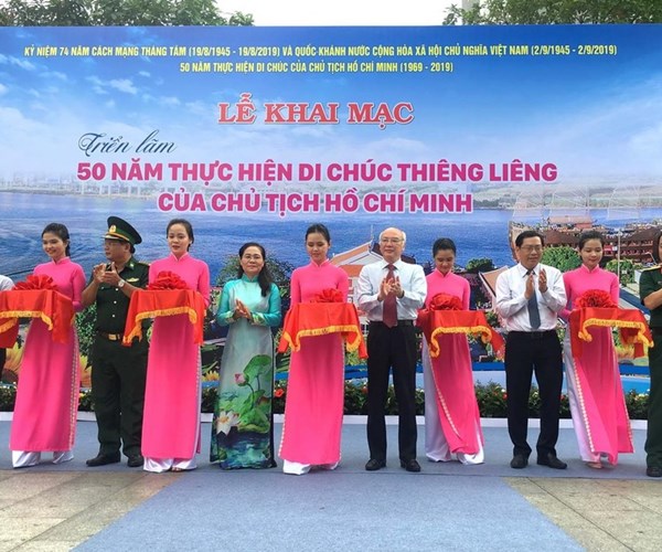 Khai mạc triển lãm ảnh 50 năm thực hiện Di chúc Chủ tịch Hồ Chí Minh - Anh 1