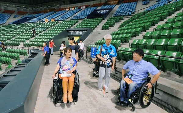 Nhật Bản ưu tiên cho các khán giả khuyết tật tới dự Paralympics 2020 - Anh 1