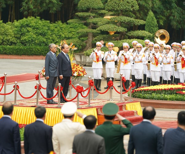 Thủ tướng Nguyễn Xuân Phúc đón, hội đàm với Thủ tướng Malaysia - Anh 1