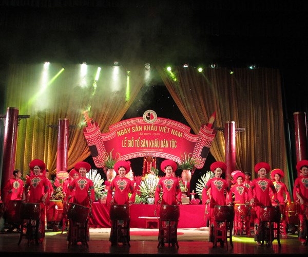 Nhiều thế hệ nghệ sĩ sân khấu nổi tiếng tụ hội trong Ngày Sân khấu Việt Nam - Anh 1