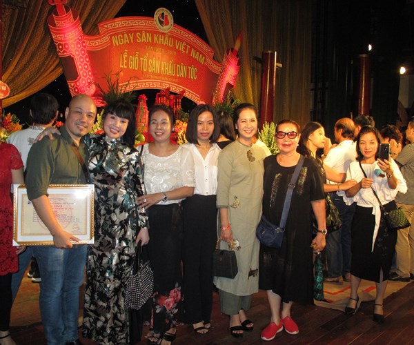 Nhiều thế hệ nghệ sĩ sân khấu nổi tiếng tụ hội trong Ngày Sân khấu Việt Nam - Anh 6