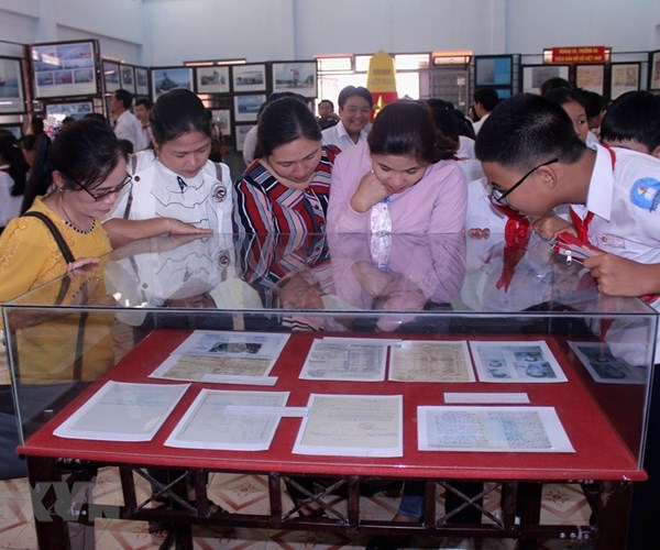 Trưng bày tư liệu về Hoàng Sa, Trường Sa của Việt Nam tại Bình Thuận - Anh 2
