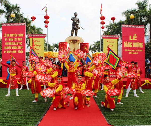 Kiên Giang: Lễ hội truyền thống kỷ niệm 151 năm Anh hùng dân tộc Nguyễn Trung Trực hy sinh - Anh 1