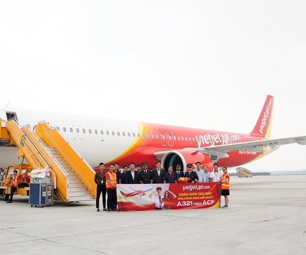 Tàu bay A321neo ACF 240 ghế đầu tiên trên thế giới xuất hiện nổi bật tại sân bay Tân Sơn Nhất - Anh 2