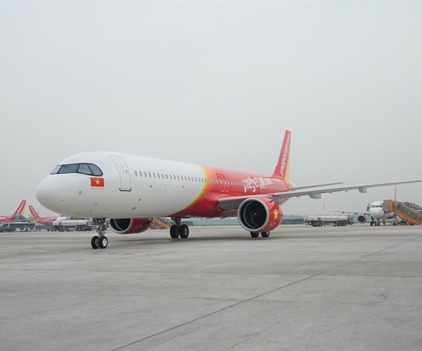 Tàu bay A321neo ACF 240 ghế đầu tiên trên thế giới xuất hiện nổi bật tại sân bay Tân Sơn Nhất - Anh 3