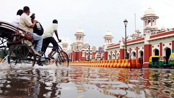 Lũ lụt hoành hành Ấn Độ khiến hàng chục người thiệt mạng - Anh 1