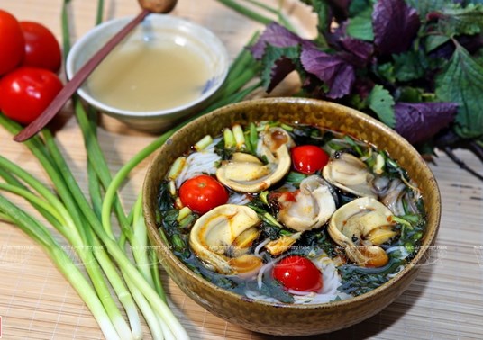 Bún ốc vỉa hè - món ăn không thể thiếu trong ẩm thực Hà Nội - Anh 1